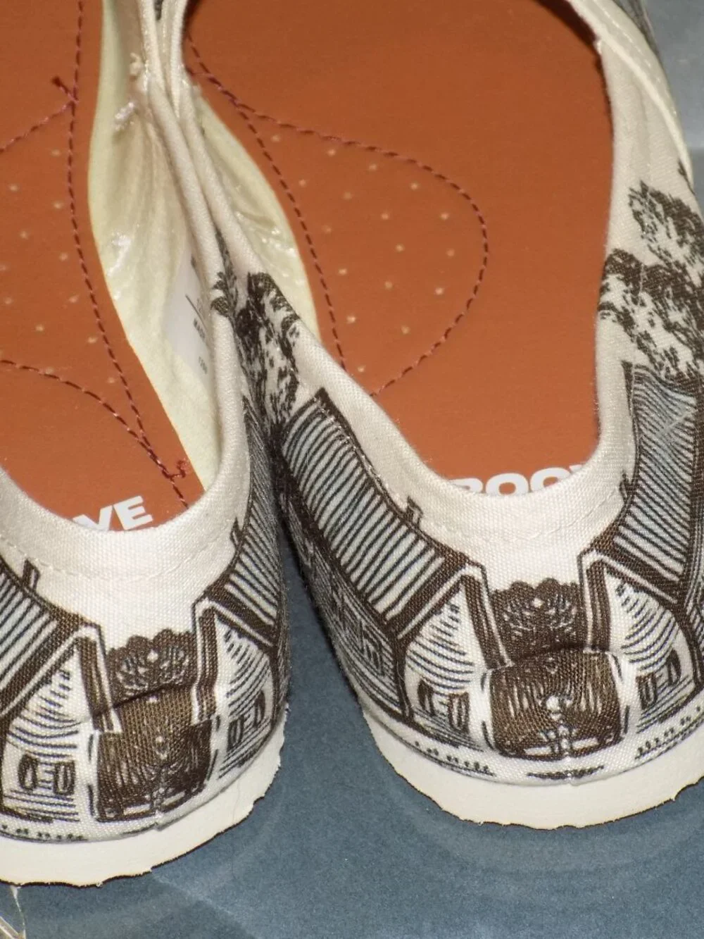 Groove Bags Cow/Farm Print Shoes Size 12 Women's NEW